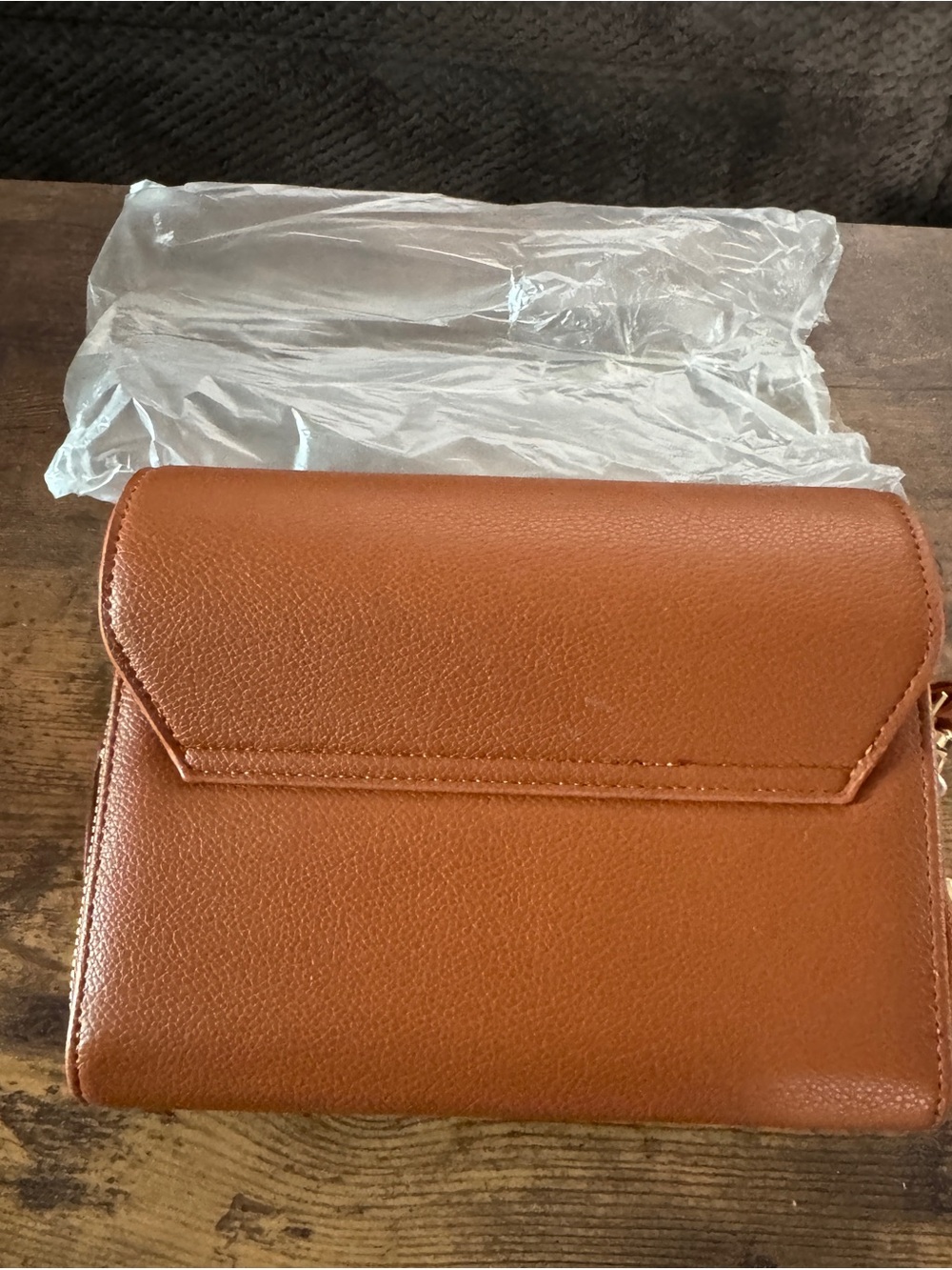 Elegant Tan Vegan Leather Crossbody Clutch with Gold Accent - Picture 5 of 5